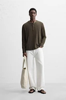 COTTON LINEN BLEND BUTTON NECK T-SHIRT