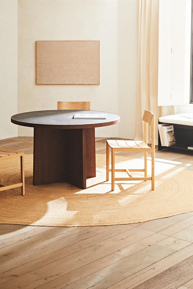 ROUND JUTE AREA RUG