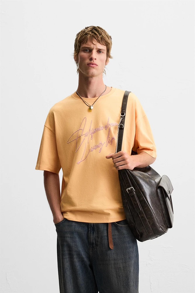 T-SHIRT IMPRIMÉ À TEXTURE