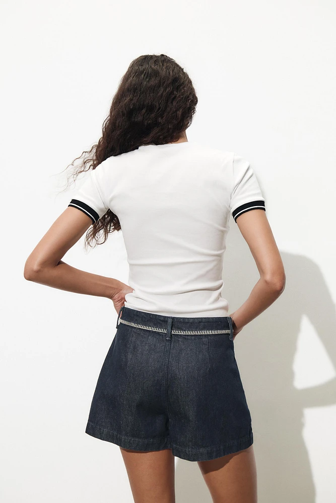 CONTRAST TRIM T-SHIRT