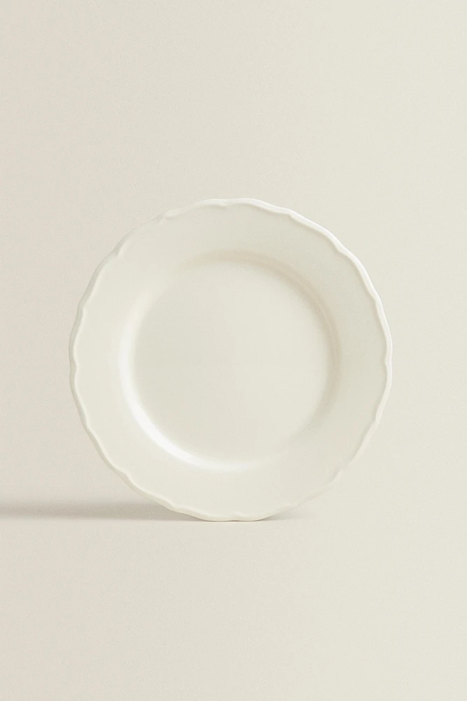 EARTHENWARE DINNER DISH WITH RAISED-DESIGN EDGE