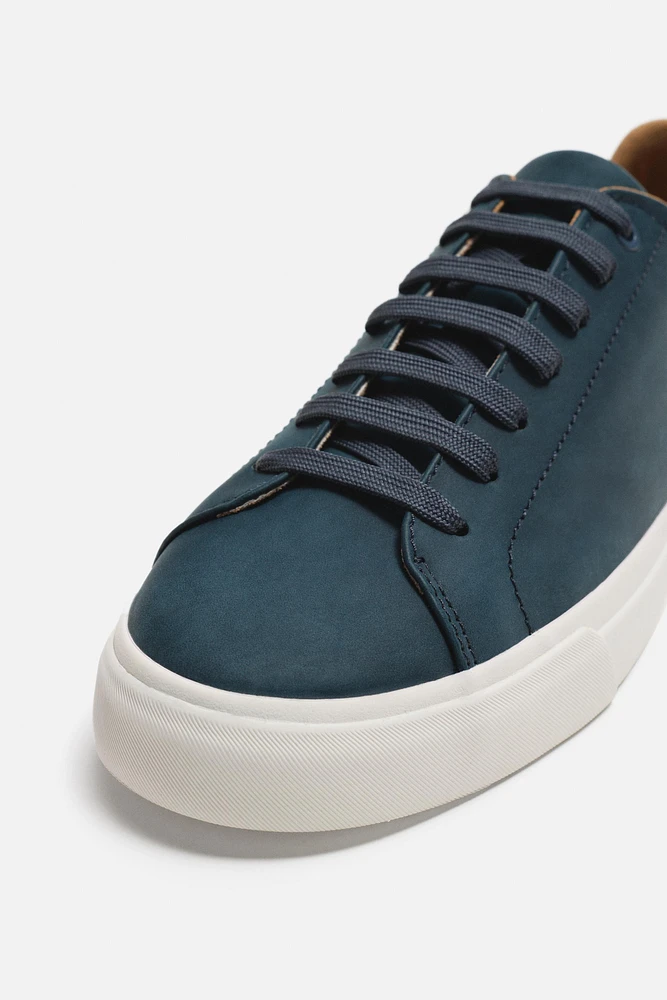 BASIC SNEAKER