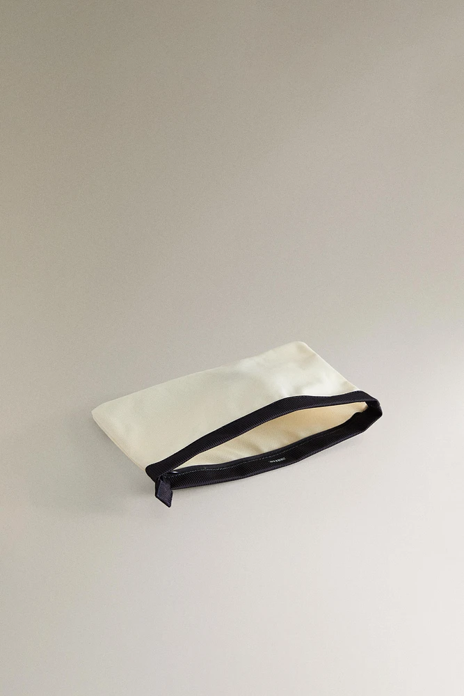 WATERPROOF TOILETRY BAG