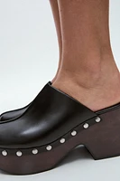 STUDDED LEATHER CLOGS