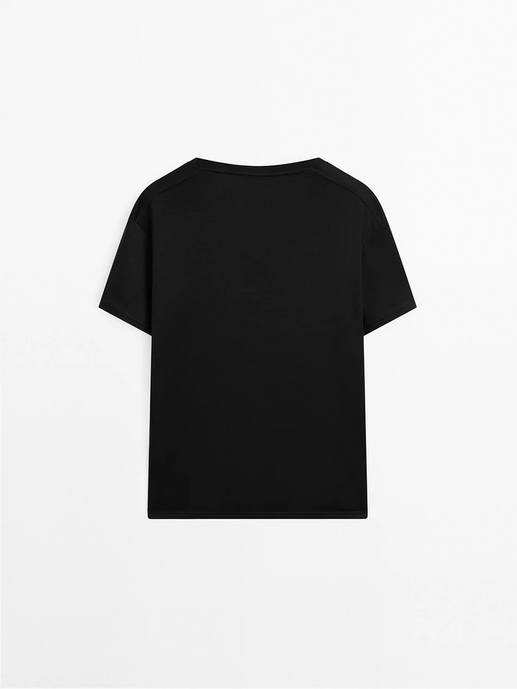 100% cotton V-neck T-shirt
