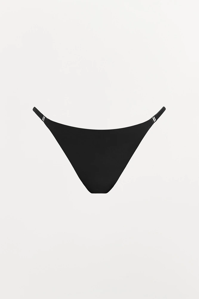 TANGA AVEC POLYAMIDE
