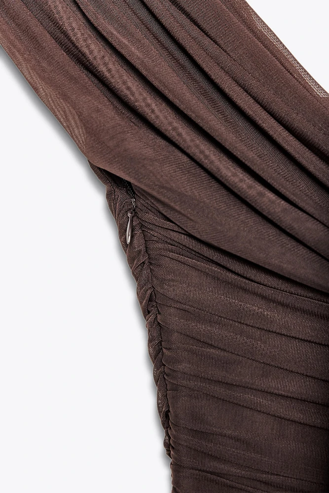 ROBE COURTE EN MATIÈRES VARIÉES ASYMÉTRIQUE