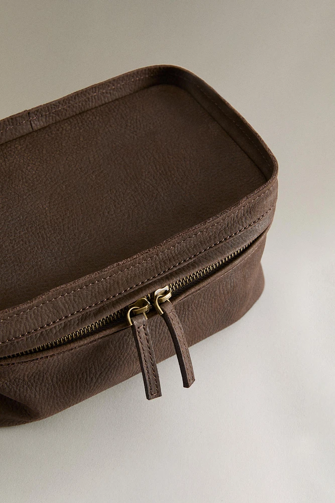 FADED LEATHER MAKEUP BAG
