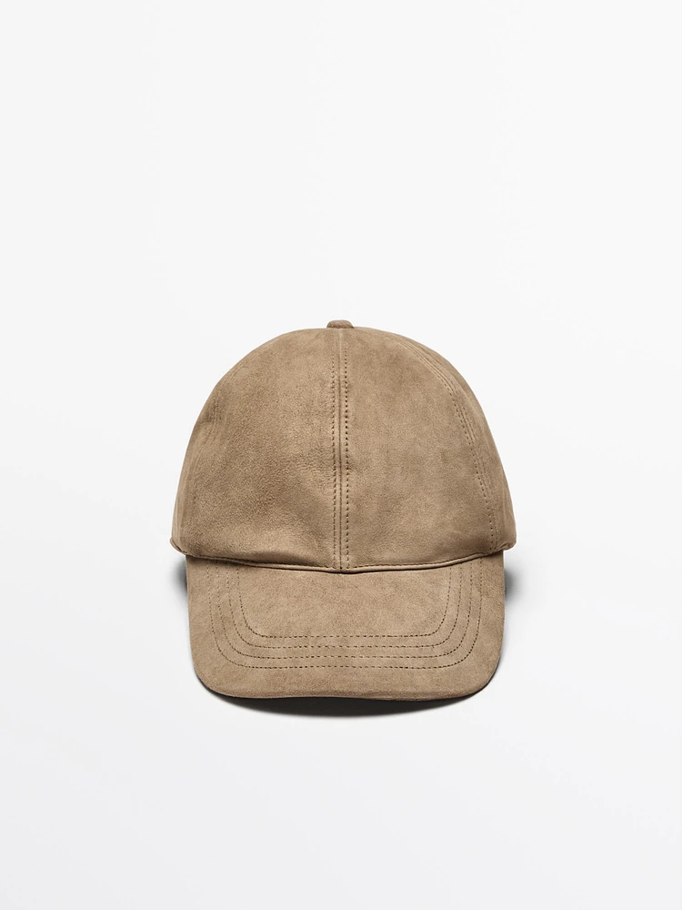 Casquette en cuir et en daim