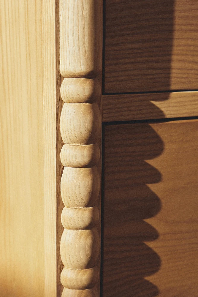 WOODEN CHEST OF DRAWERS