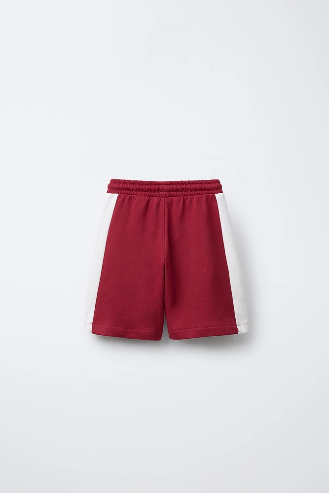 ENSEMBLE T-SHIRT À RAYURES ET BERMUDA SPORTIF