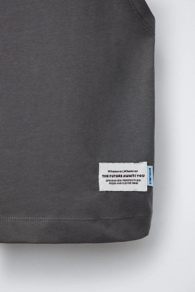 SLEEVELESS T-SHIRT AND TEXT BERMUDA SET