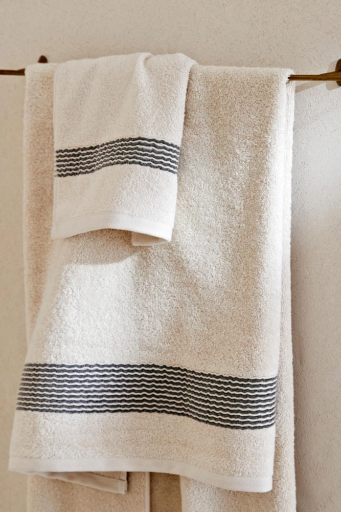 COTTON BATH TOWEL WITH PLEATED BORDER