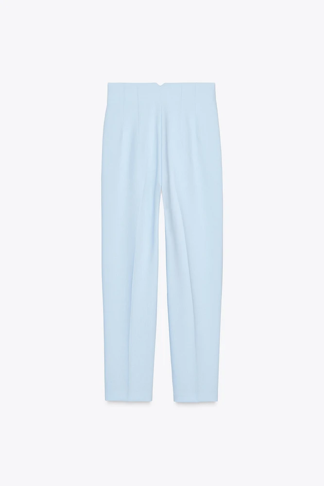 PANTS WITH A HIGH WAIST
