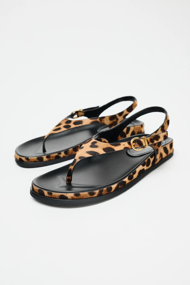 SANDALES  EN CUIR AVEC EFFET FOURRURE ET IMPRIMÉ ANIMALIER
