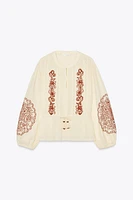 BLOUSE BRODÉE À LACETS