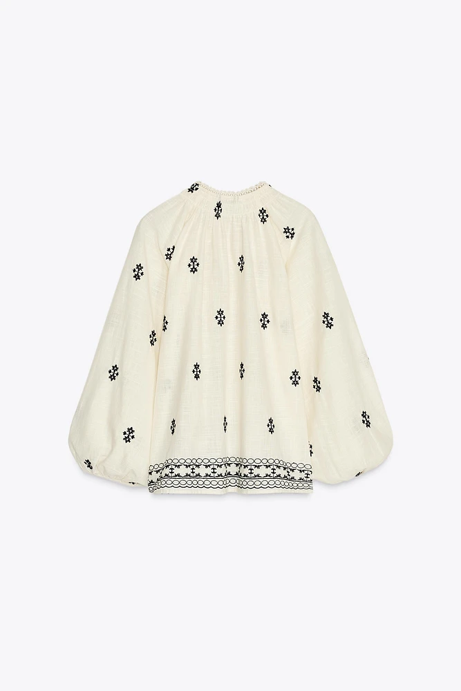 BLOUSE BRODÉE