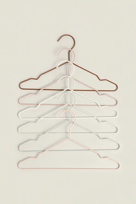 PACK OF CHILDREN’S COLORED HANGERS (PACK OF 6)