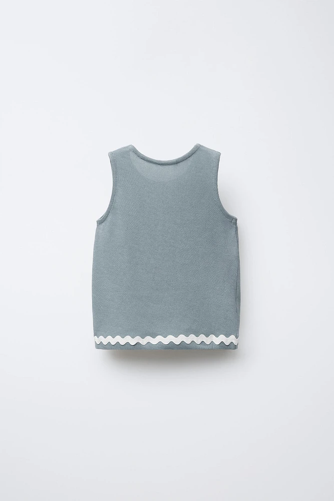 RUFFLE T-SHIRT