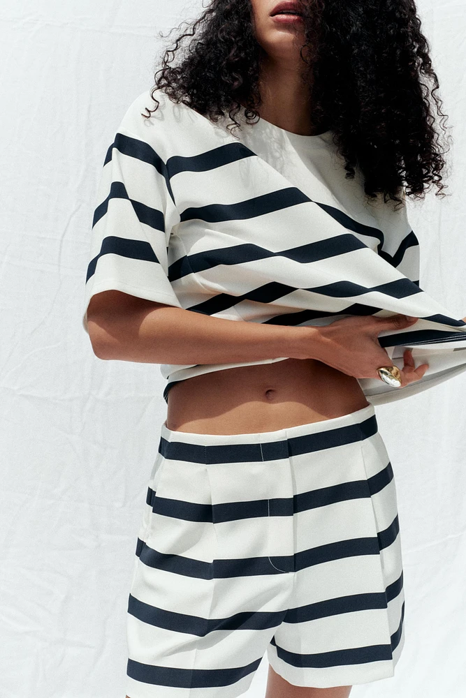 PLEATED STRIPED SHORTS