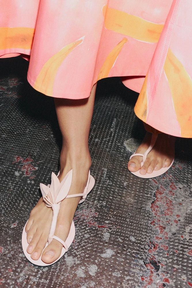 FLAT SANDALS WITH FLOWER