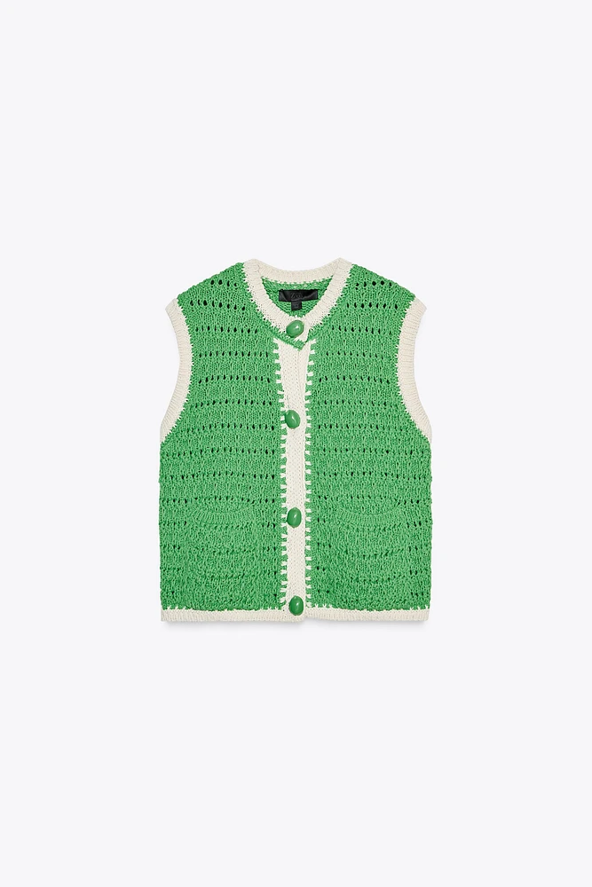 LARGE BUTTON KNIT VEST TOP
