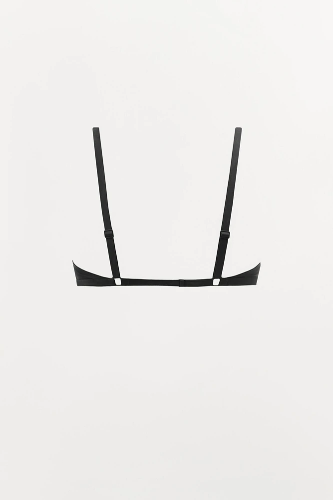 BRALETTE TRIANGULAIRE AVEC POLYAMIDE