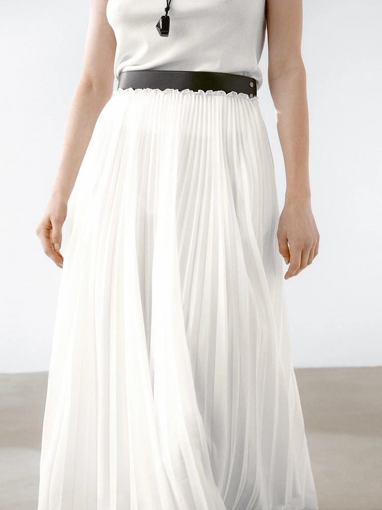 Pleated skirt with leather detail