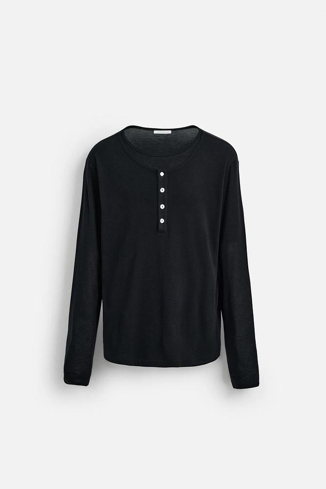 DOUBLE NECK BUTTON T-SHIRT