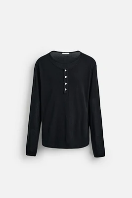 DOUBLE NECK BUTTON T-SHIRT