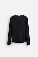 DOUBLE NECK BUTTON T-SHIRT