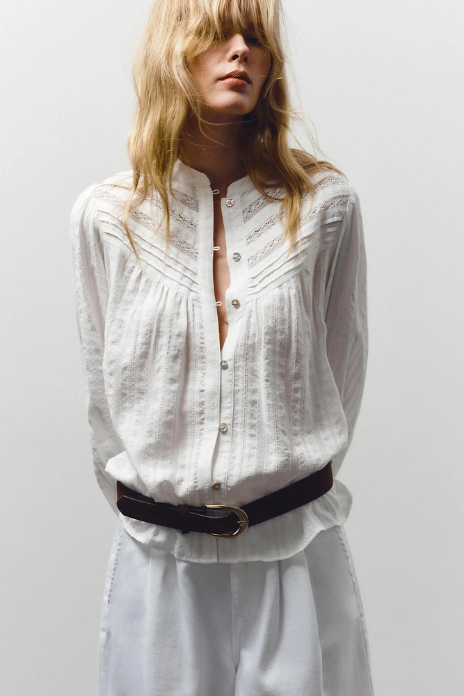 BLOUSE ROMANTIQUE AVEC ENTRE-DEUX