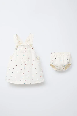 ROBE-SALOPETTE ET CULOTTE EN SERGÉ À FLEURS