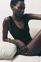 BODY EN MAILLE PLISSÉE