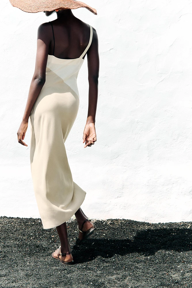 ROBE MI-LONGUE EN MATIÈRES VARIÉES