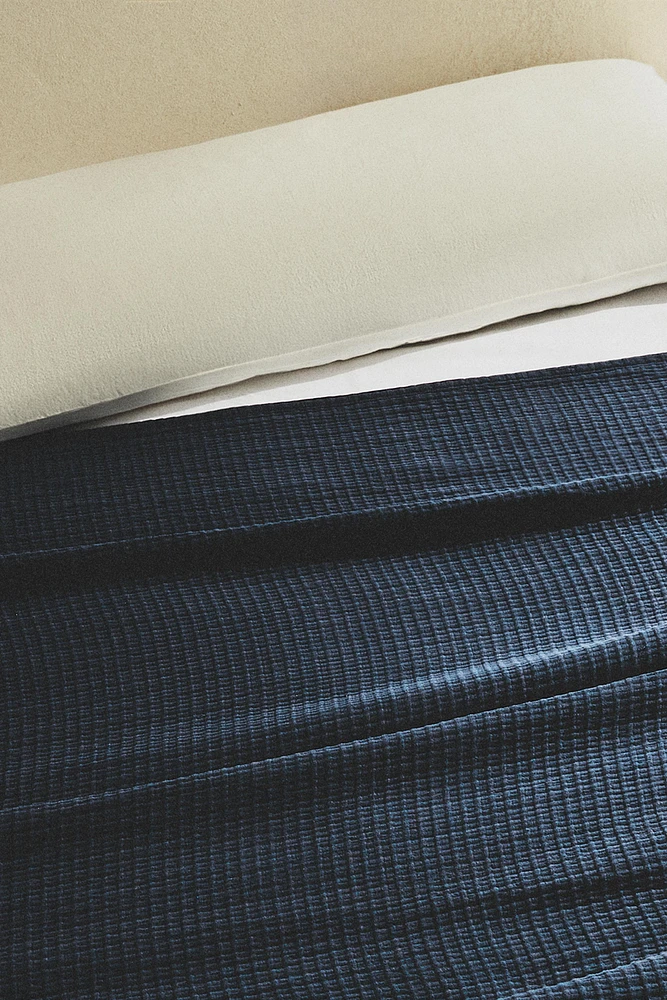 TEXTURED MUSLIN BEDSPREAD