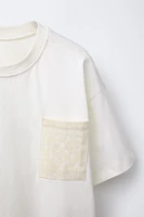 T-SHIRT À POCHE IMPRIMÉE