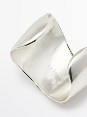 Wide rounded bracelet