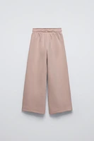 Elastic waistband pants. Adjustable Front drawstring. raised seam detail. Warm and soft interior.