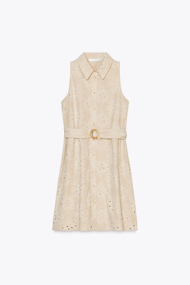 ROBE BRODERIES PERFORÉES ENDUITES
