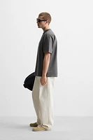 Relaxed fit dense cotton T-shirt. Round neck and short sleeves.