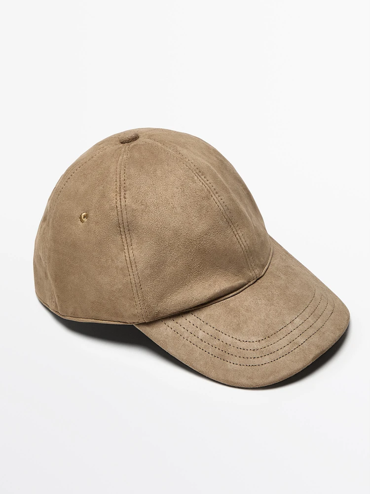 Casquette en cuir et en daim