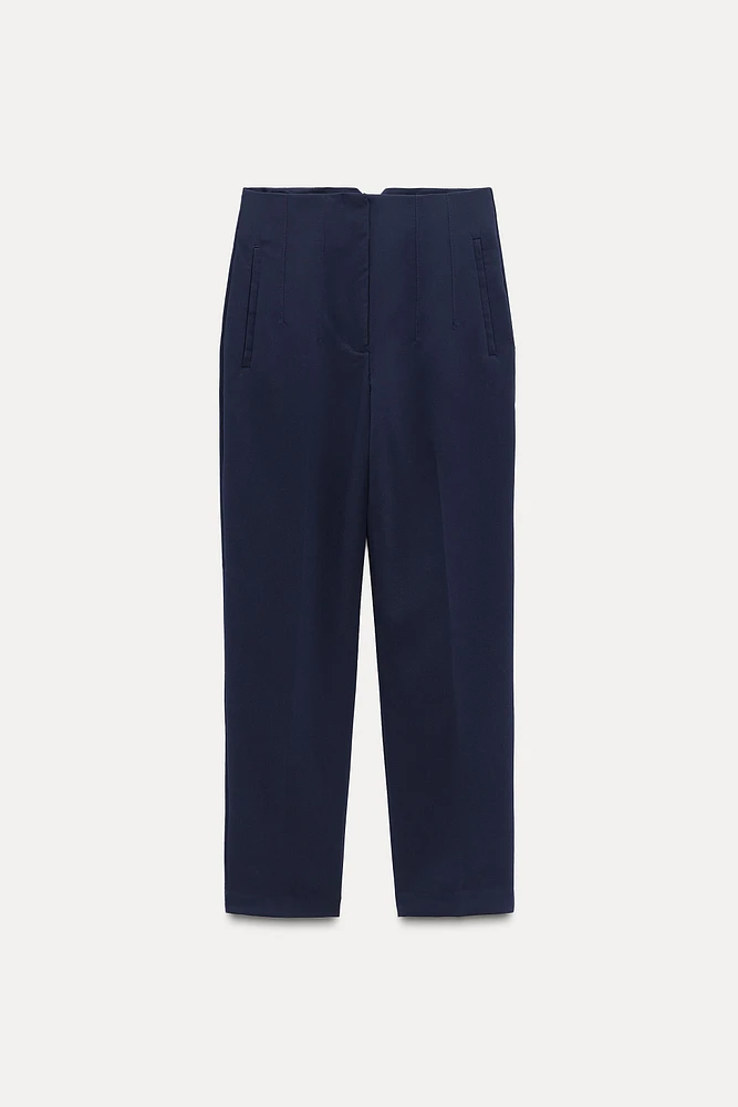 PANTS WITH A HIGH WAIST