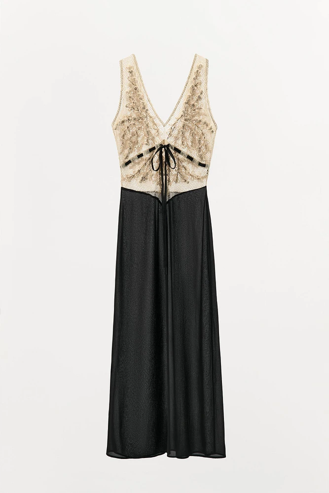ROBE EN MATIÈRES VARIÉES STRUCTURE FANTAISIE