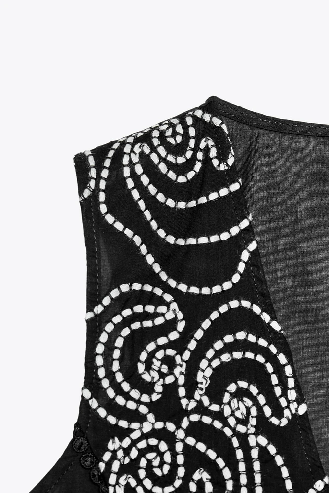 EMBROIDERED LACE BLOUSE