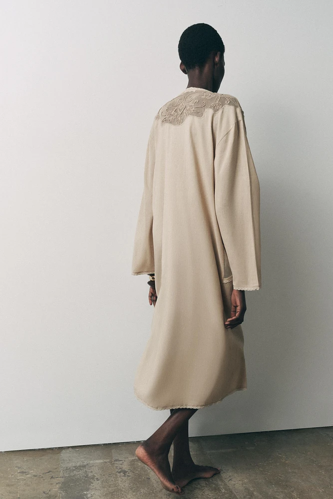 KIMONO LONG BRODÉ AVEC FANTAISIE