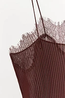 ROBE PLISSÉE EN DENTELLE