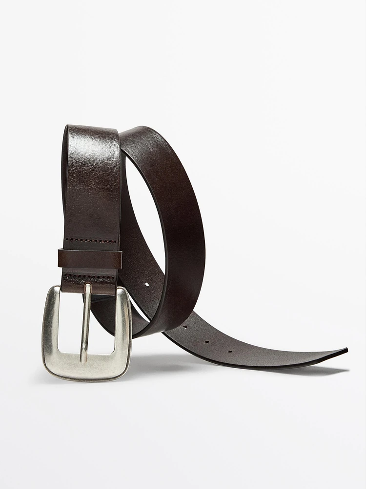 Leather belt with buckle detail