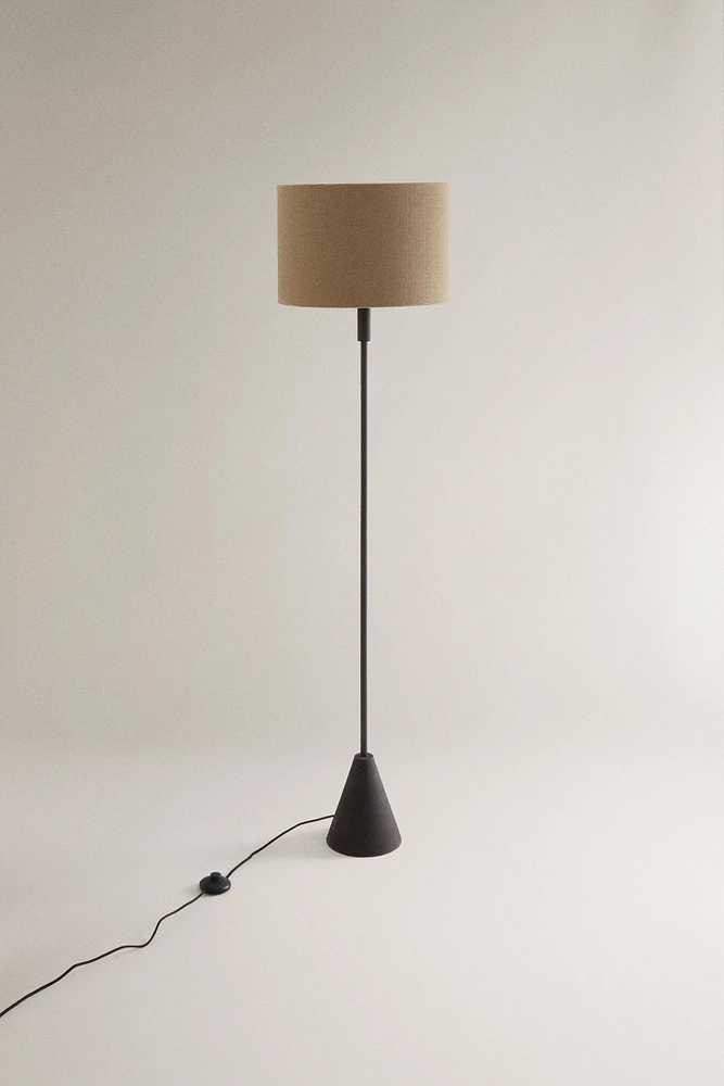 METAL FLOOR LAMP