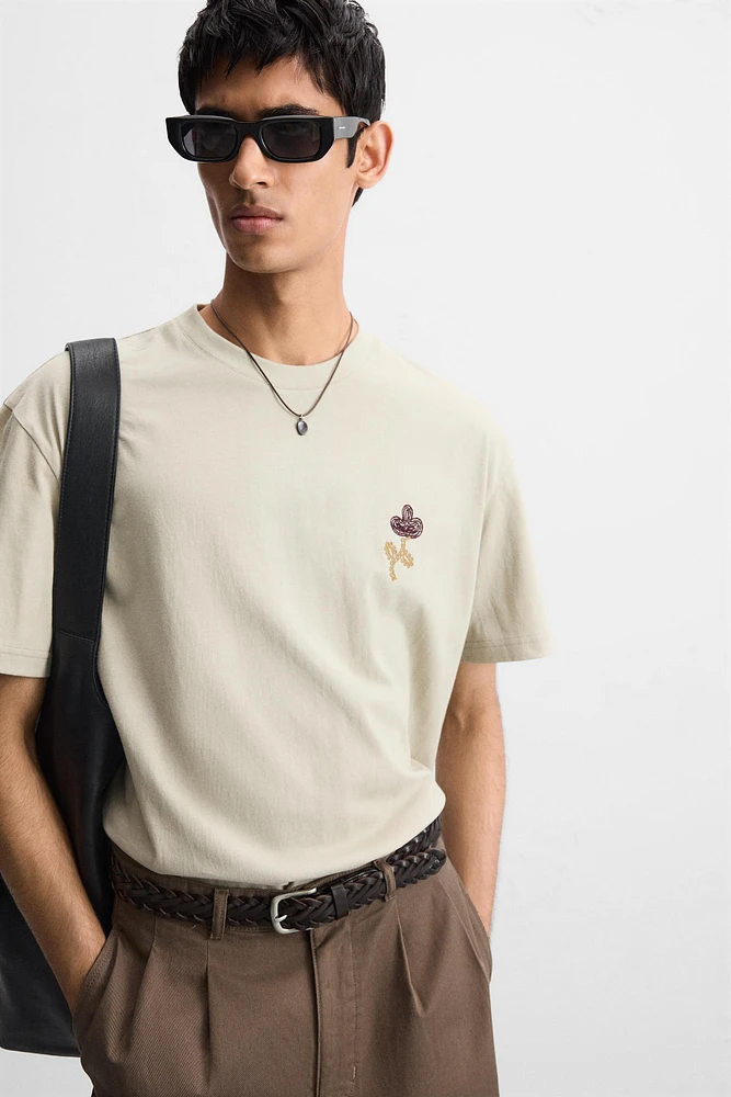T-SHIRT BRODERIE CONTRASTE